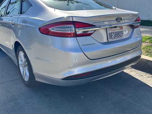 Used 2018 Ford Fusion SE FWD image 9