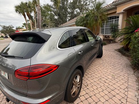 Used 2016 Porsche Cayenne image 4