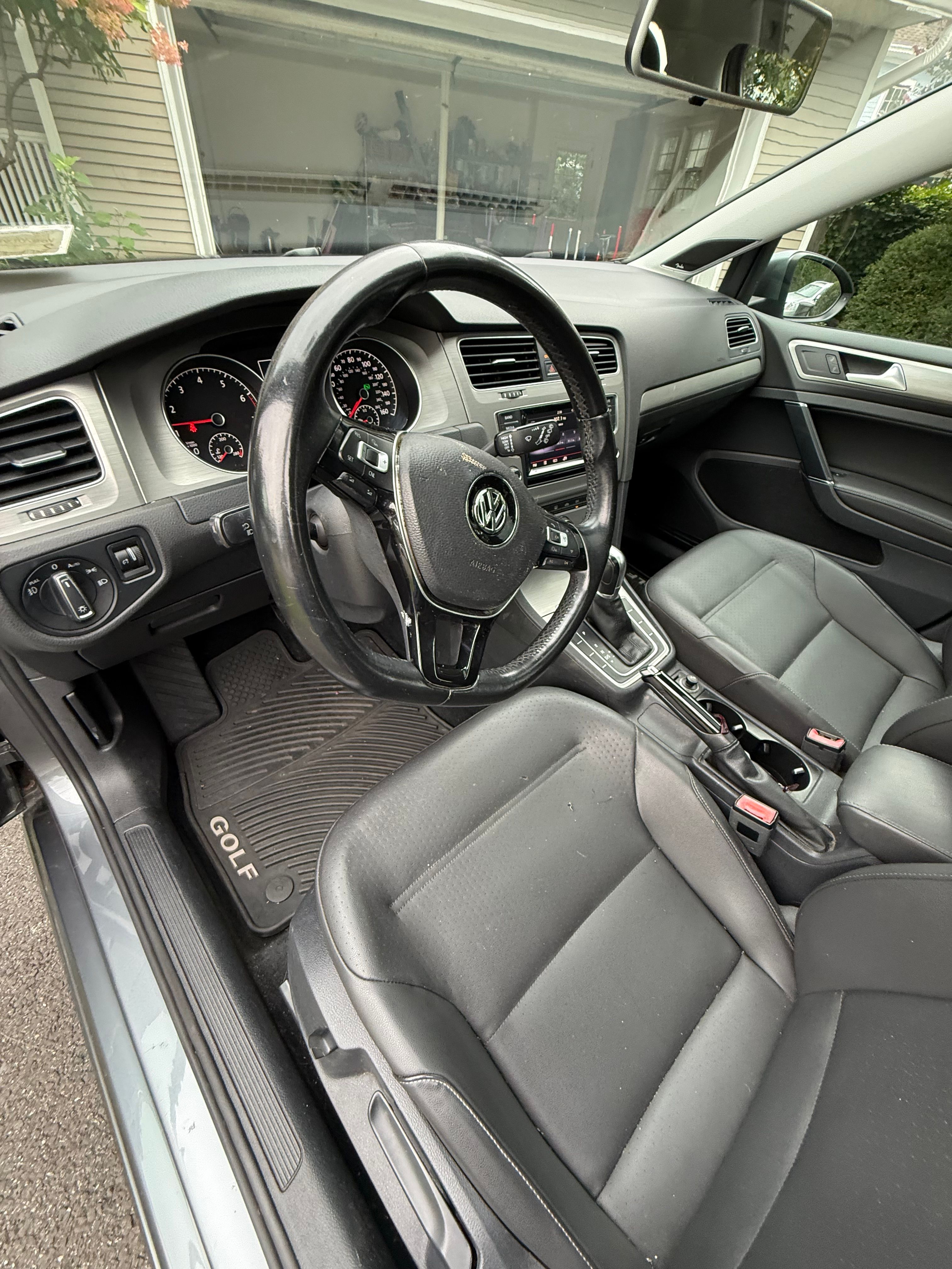 Used 2015 Volkswagen Golf SE w/ Golf Sport Package FWD image 11