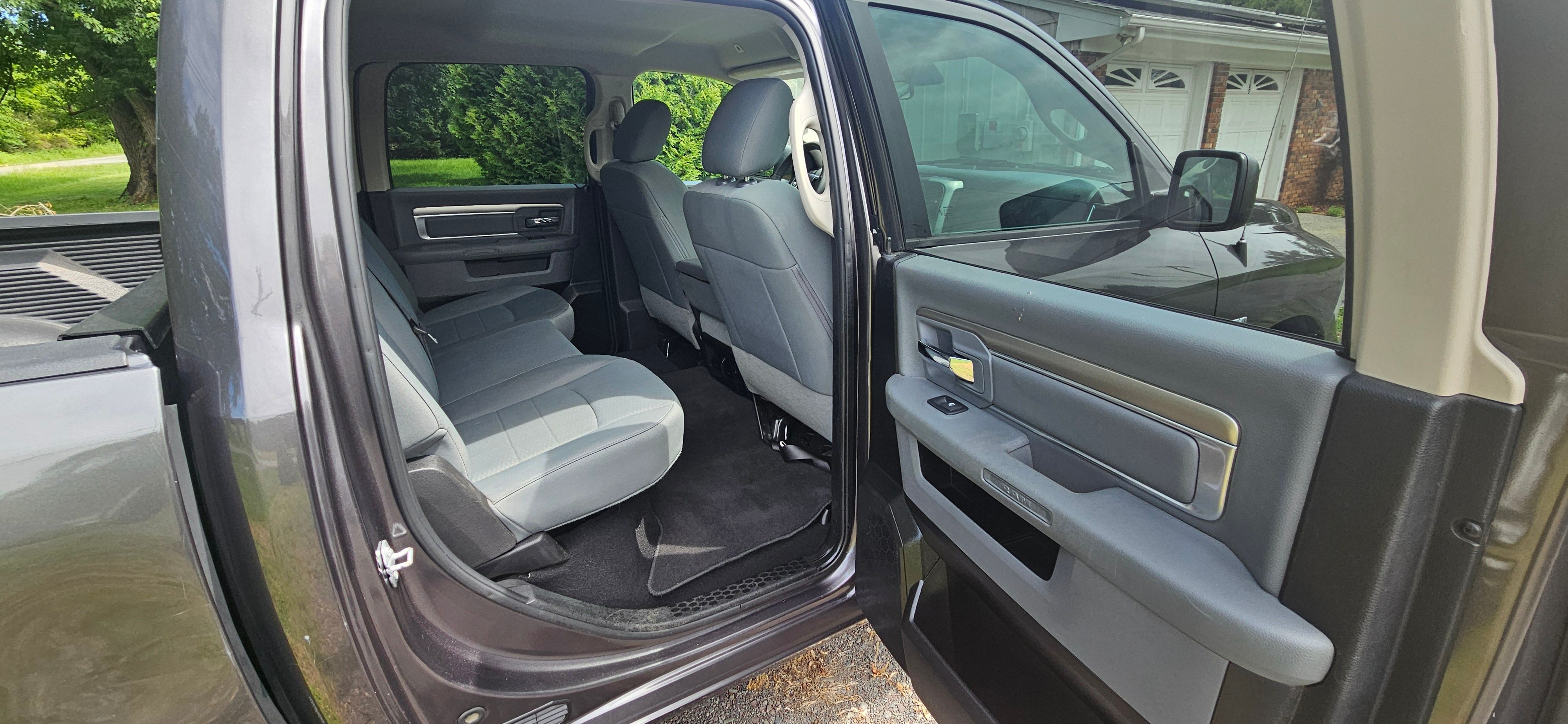 Used 2019 RAM 1500 Classic SLT RWD image 23