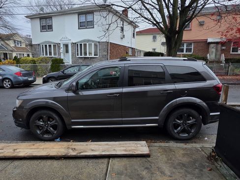 Used 2018 Dodge Journey Crossroad w/ Nav & Sun Group image 4