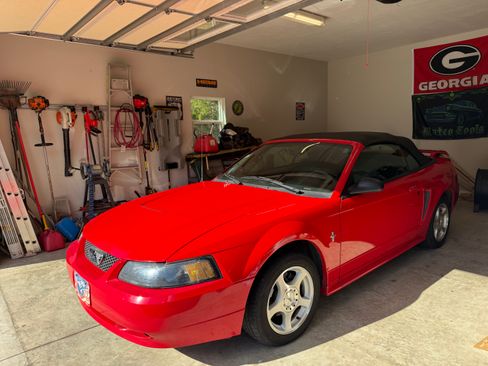 Used 2003 Ford Mustang Deluxe Convertible image 6