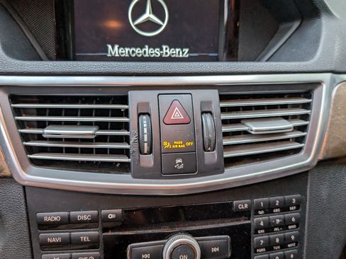 Used 2010 Mercedes-Benz E 350 4MATIC Sedan image 13