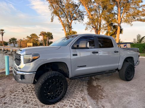 Used 2018 Toyota Tundra SR5 w/ SR5 Upgrade Package image 9