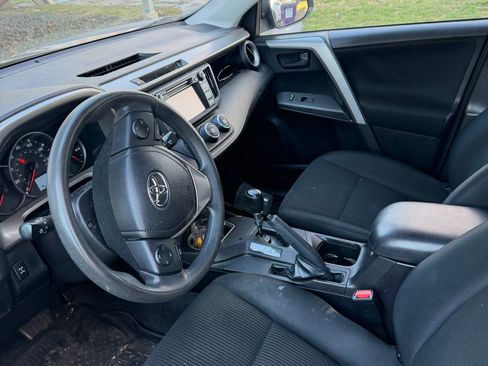 Used 2016 Toyota RAV4 LE image 14