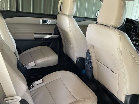 Used 2024 Ford Explorer Limited w/ Limited Technology Package image 5