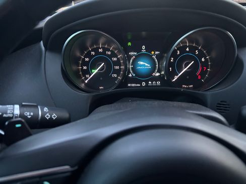 Used 2019 Jaguar XE Premium image 6