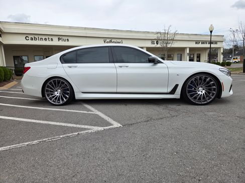 Used 2019 BMW 750i w/ Executive Package image 4