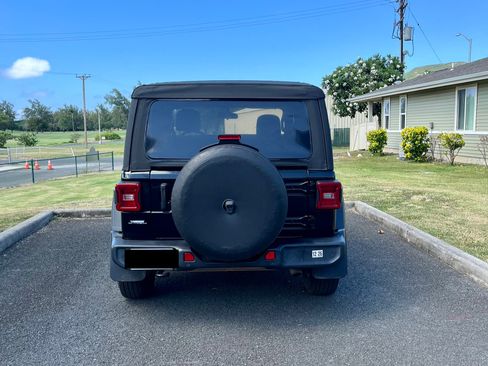 Used 2021 Jeep Wrangler Sport AWD/4WD image 4