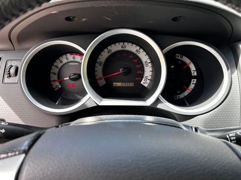 Used 2015 Toyota Tacoma 4x4 Access Cab V6 w/ TRD Off-Road Package image 8