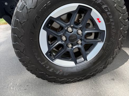Used 2022 Jeep Wrangler Unlimited Rubicon w/ LED Lighting Group AWD/4WD image 2