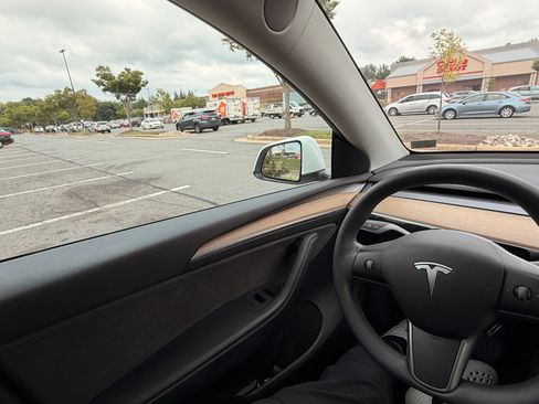 Used 2022 Tesla Model Y Long Range AWD/4WD image 30