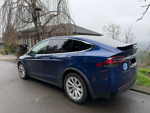 Used 2019 Tesla Model X 100D image 6