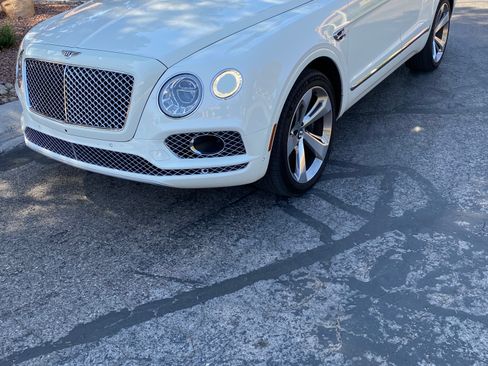 Used 2018 Bentley Bentayga AWD/4WD image 1