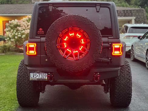 Used 2020 Jeep Wrangler Unlimited Sahara w/ Uconnect 4C Nav & Sound Group image 11