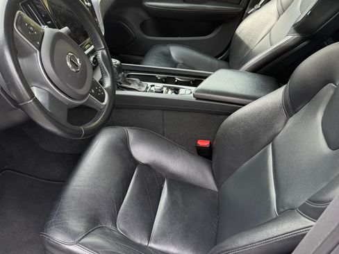 Used 2020 Volvo S60 T5 Momentum FWD image 6