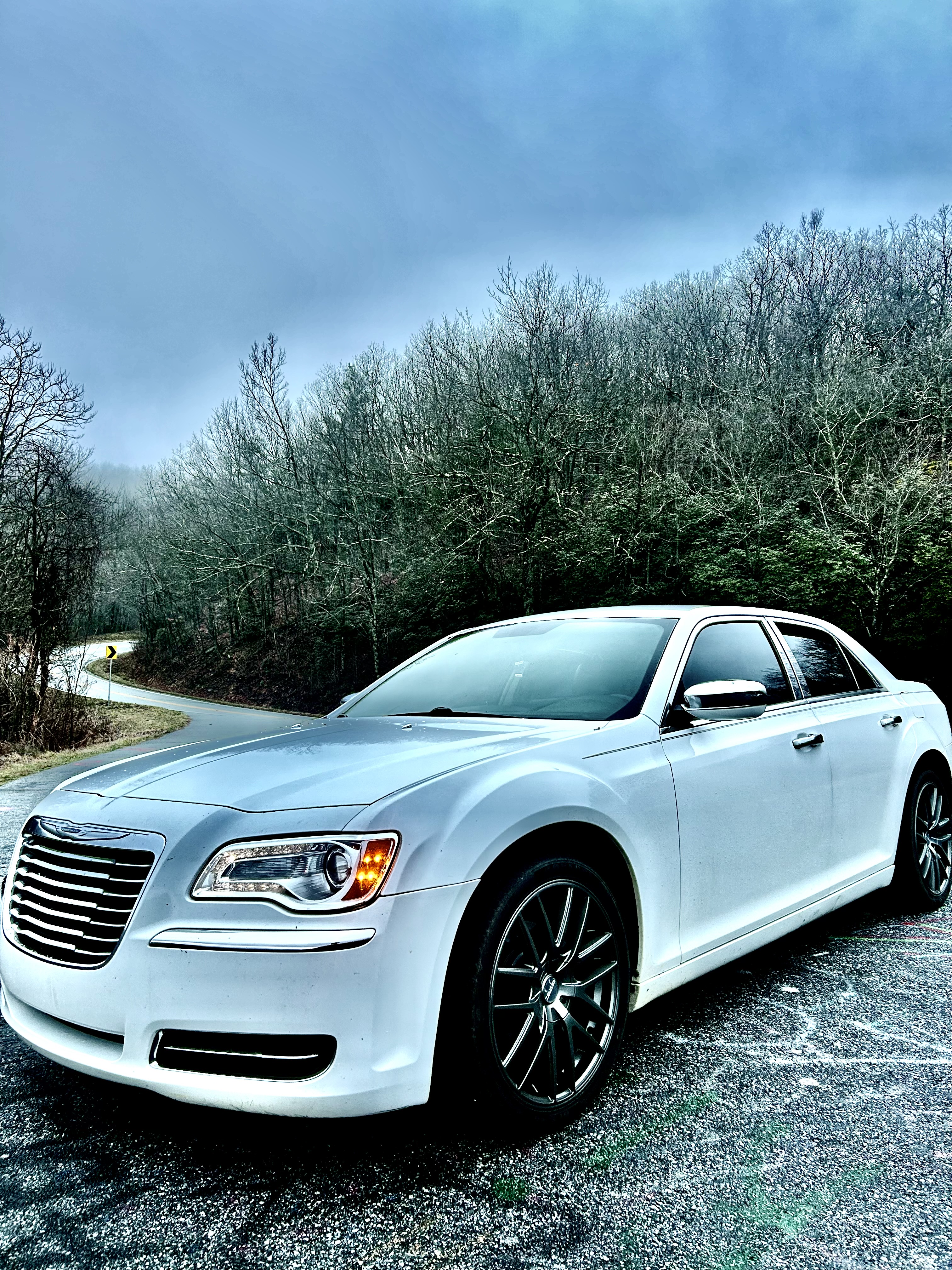 Used 2012 Chrysler 300 RWD image 6