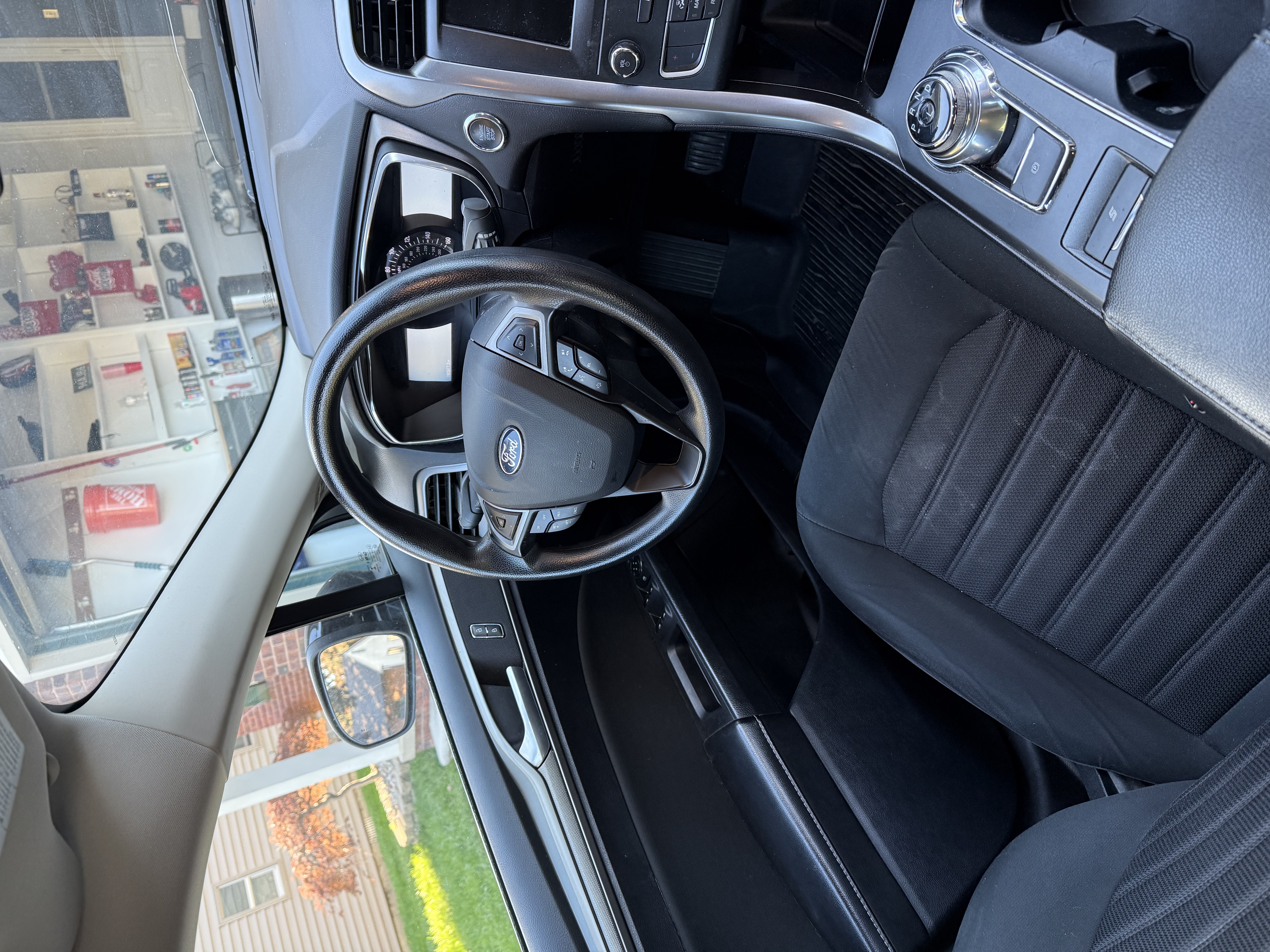 Used 2020 Ford Fusion SE FWD image 12