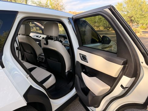 Used 2020 Land Rover Range Rover Velar R-Dynamic S image 17