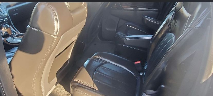 Used 2010 Buick Enclave CXL w/ Trailering Provision Package FWD image 2
