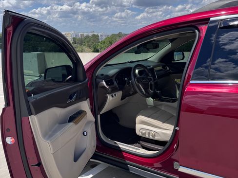 Used 2018 GMC Acadia Denali w/ Technology Package image 9