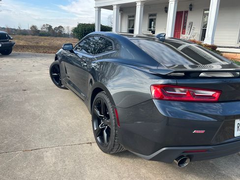 Used 2017 Chevrolet Camaro SS RWD image 5