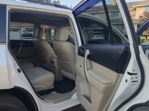 Used 2012 Toyota Highlander SE image 14