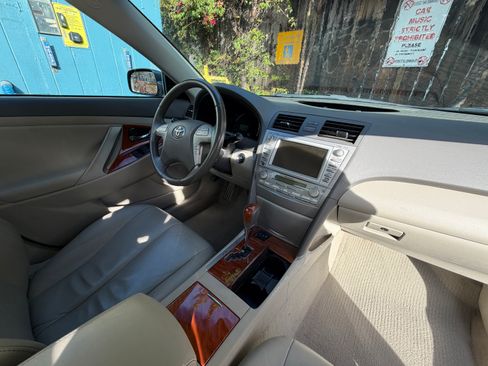 Used 2011 Toyota Camry Hybrid image 10