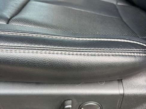 Used 2019 Ford F150 Lariat w/ Equipment Group 502A Luxury AWD/4WD image 13
