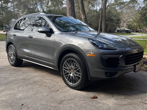 Used 2017 Porsche Cayenne S image 1