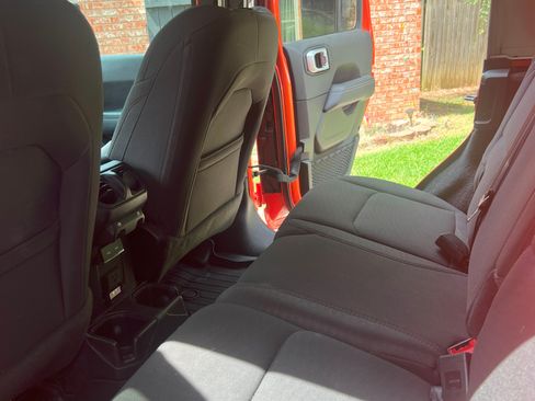 Used 2020 Jeep Wrangler Unlimited Sahara w/ Uconnect 4C Nav & Sound Group image 14