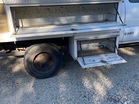 Used 2004 Chevrolet Silverado 3500 161.5 W.B. 4D w/ Heavy-Duty Power Package image 12