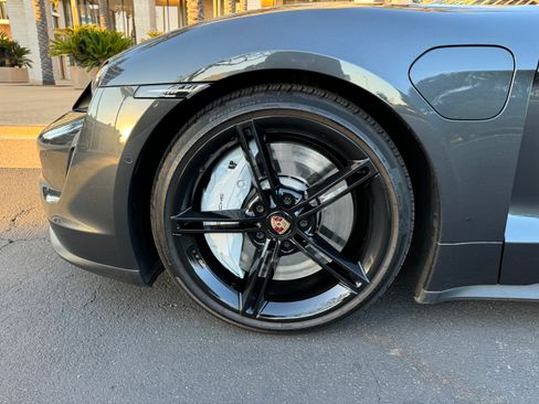 Used 2020 Porsche Taycan 4S image 10