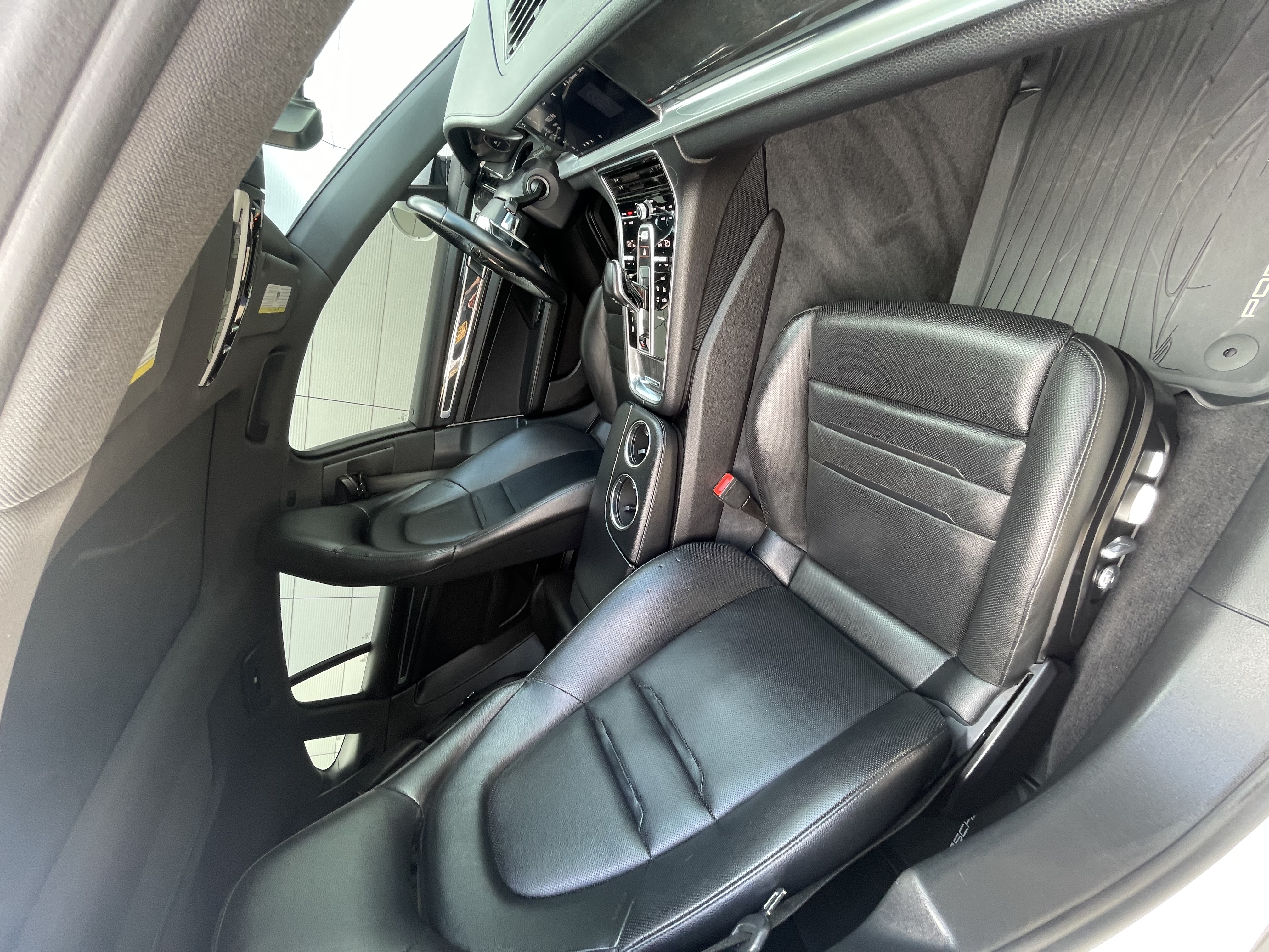 Used 2018 Porsche Panamera 4 AWD/4WD image 8