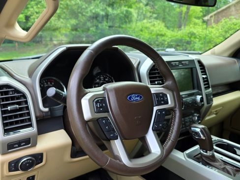 Used 2019 Ford F150 Lariat w/ Equipment Group 502A Luxury AWD/4WD image 18