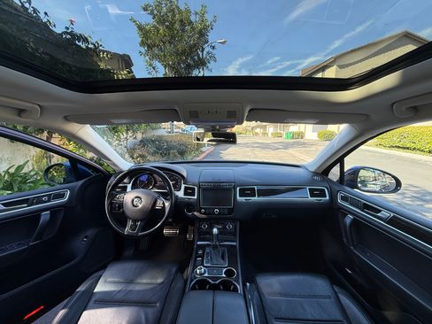 Used 2016 Volkswagen Touareg Executive image 13