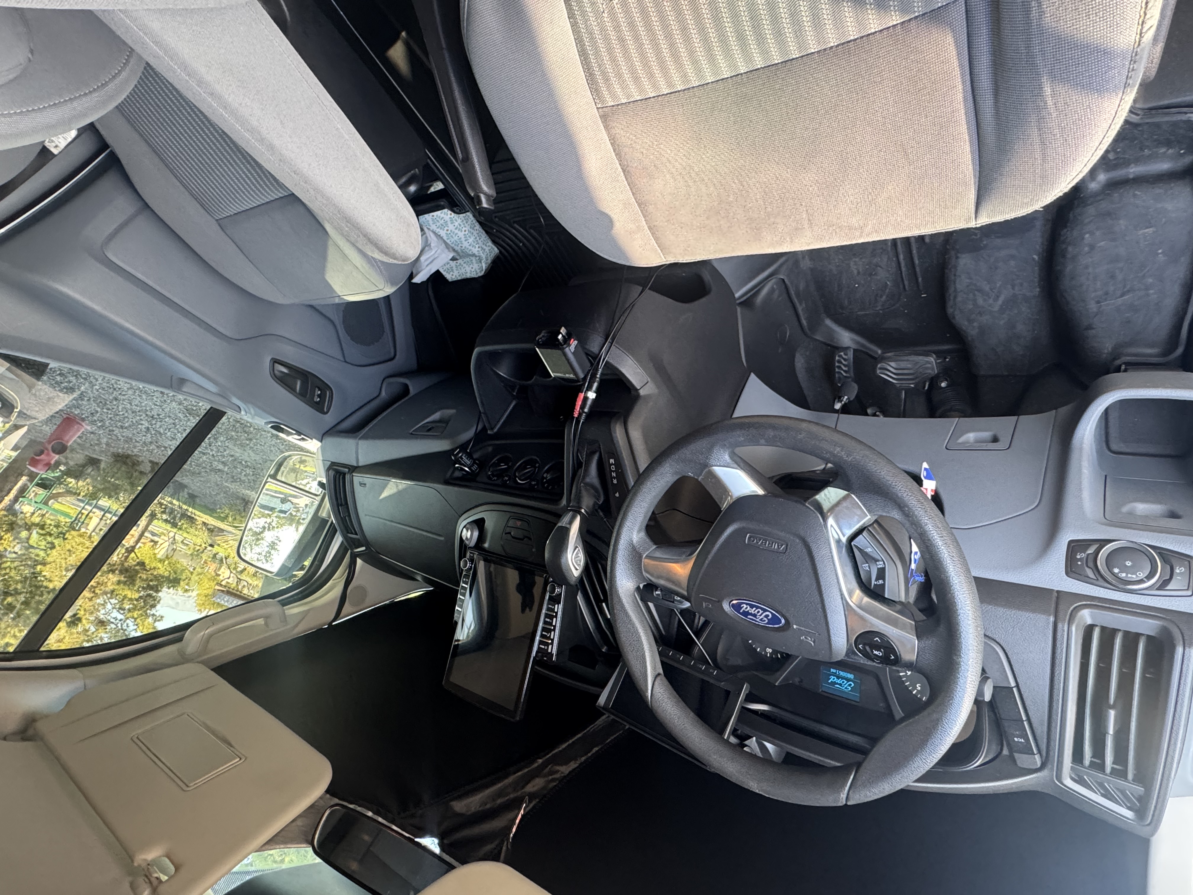 Used 2019 Ford Transit 350 XLT RWD image 4
