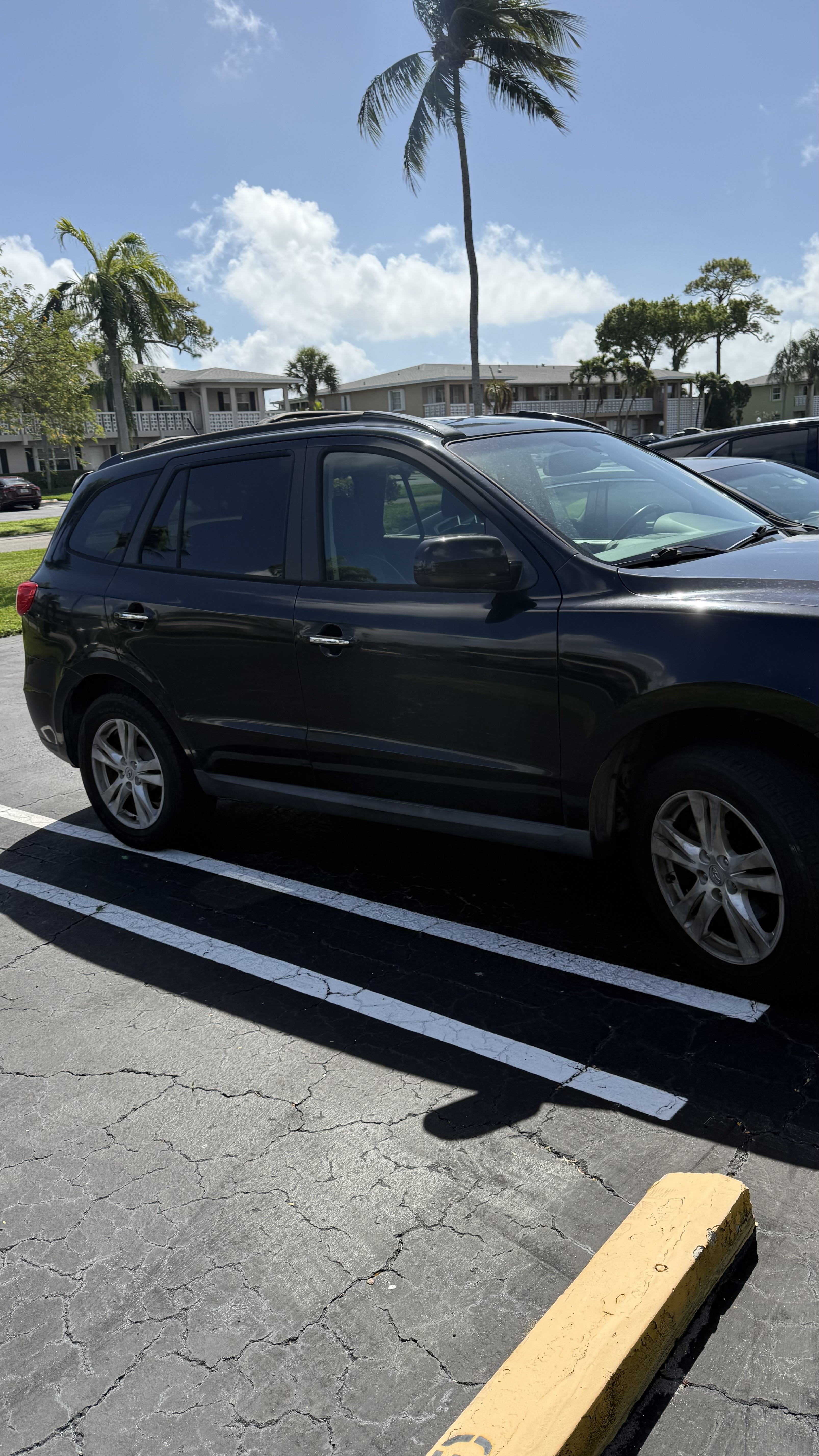 Used 2012 Hyundai Santa Fe Limited w/ Navigation Pkg 4 FWD image 4