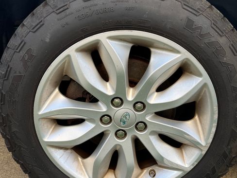Used 2011 Land Rover LR2 HSE AWD/4WD image 17