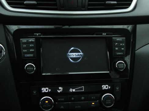 Used 2016 Nissan Rogue SV w/ SV Premium Package image 19