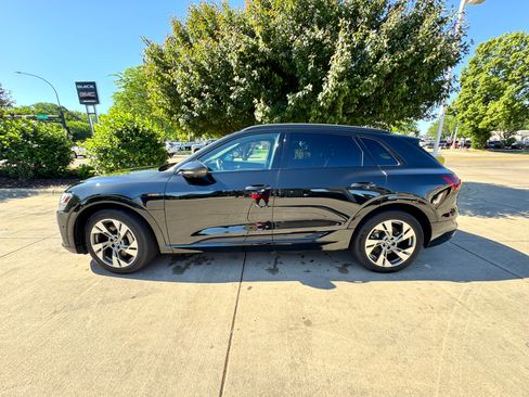 Used 2022 Audi e-tron Premium AWD/4WD image 5