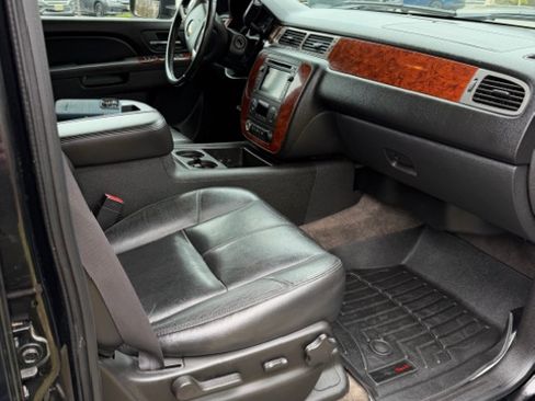 Used 2011 Chevrolet Suburban LT image 9