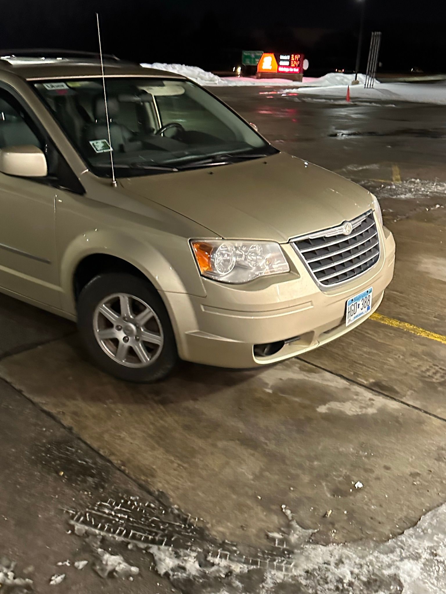 Used 2010 Chrysler Town & Country Touring Plus FWD image 1
