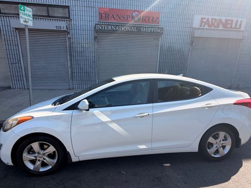 Used 2013 Hyundai Elantra GLS w/ Preferred Pkg FWD image 14