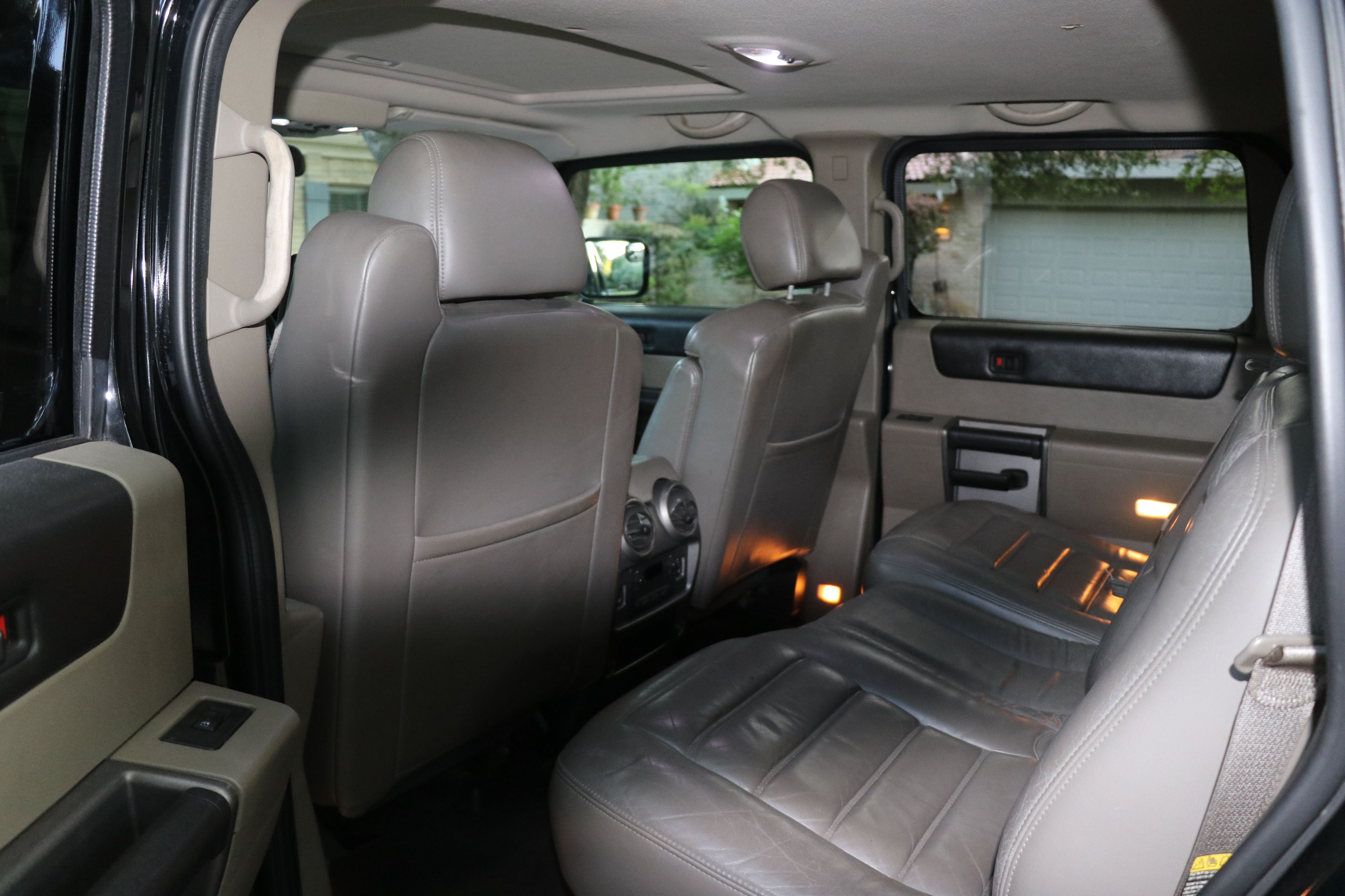 Used 2004 HUMMER H2 w/ Preferred Equipment Group AWD/4WD image 12