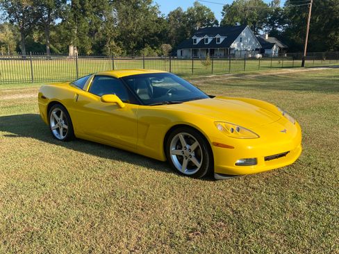 Used 2006 Chevrolet Corvette Coupe 2D image 1