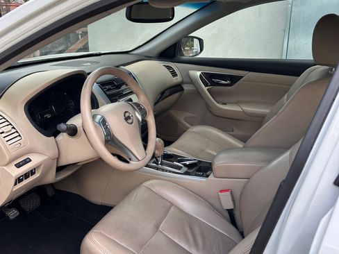 Used 2015 Nissan Altima 2.5 SL w/ Technology Package FWD image 9