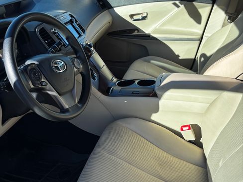 Used 2013 Toyota Venza LE image 18