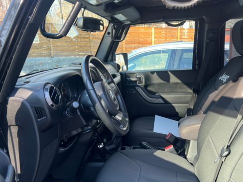 Used 2018 Jeep Wrangler Unlimited Sport S image 9