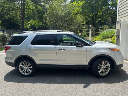 Used 2013 Ford Explorer XLT AWD/4WD image 1